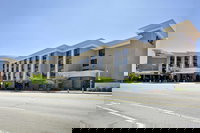 Hampton Inn  Suites Los Angeles Burbank Airport