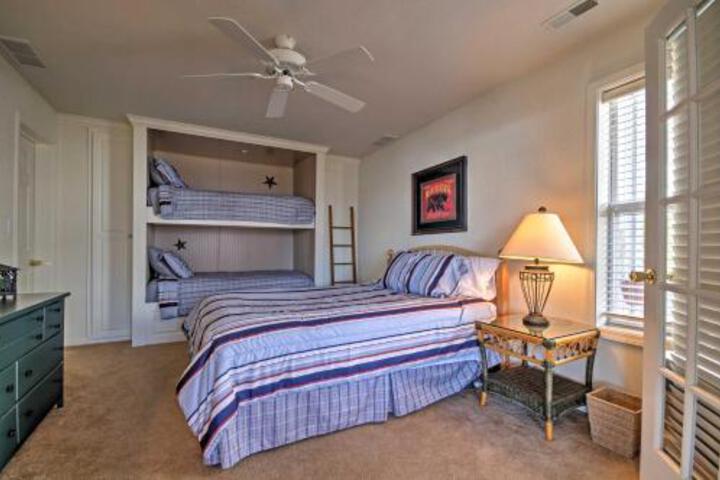 Luxe Lakeside Regatta Bay Getaway With Pool Access! - thumb 4