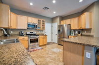 Immaculate Goodyear Getaway w / Outdoor Oasis