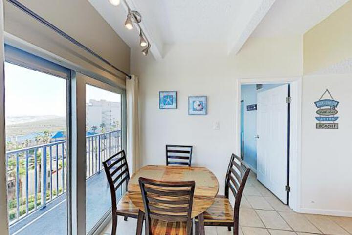 Sparkling Gulf Front Retreat W / Pool & Hot Tub Condo - thumb 3