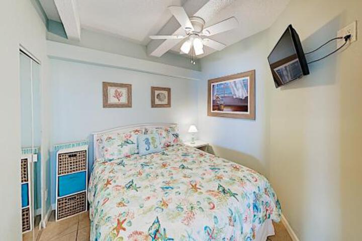 Sparkling Gulf Front Retreat W / Pool & Hot Tub Condo - thumb 2