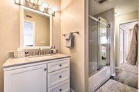 Lake Travis Resort Condo w / Private Boat Slip