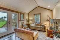 Scotty Point Cabin on the Bluff