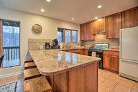 Hillside Home w / Spacious Deck  Game Room