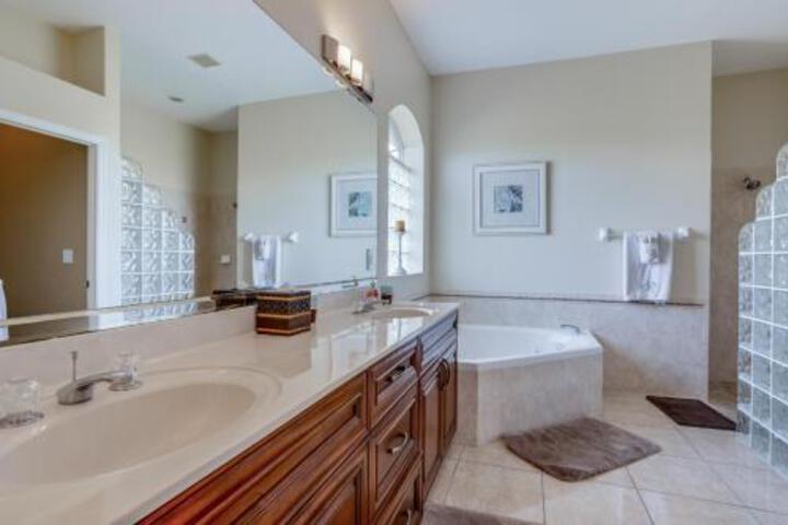 Peaceful Palms - thumb 2