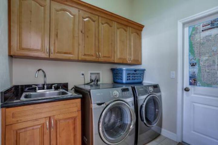 Peaceful Palms - thumb 0