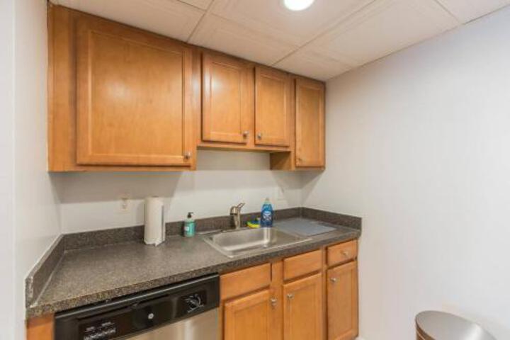 Spacious 2 Bedroom Flat + Fitness Center - thumb 2