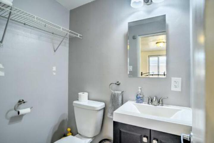 Vibrant ABQ Adobe Den With Patio Walk To Park! - thumb 3