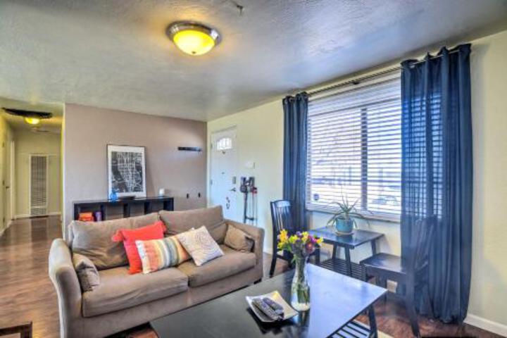 Vibrant ABQ Adobe Den With Patio Walk To Park! - thumb 4