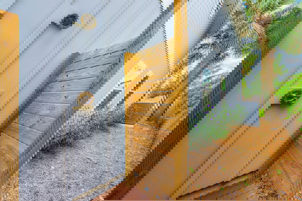 Sun-splashed Luxe Townhome - Walk To The Sand - thumb 5