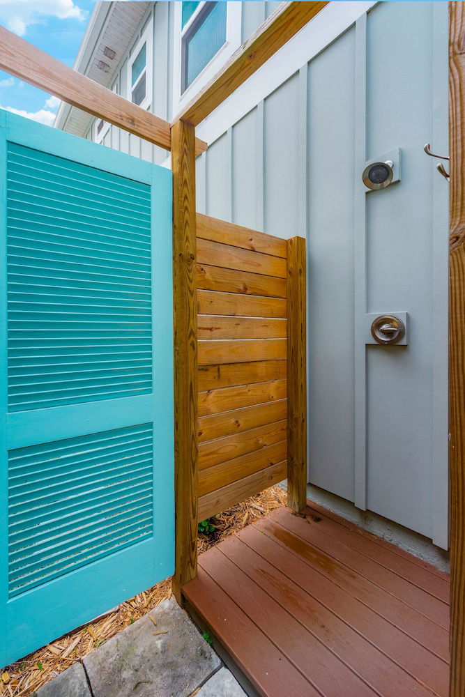 Sun-splashed Luxe Townhome - Walk To The Sand - thumb 0