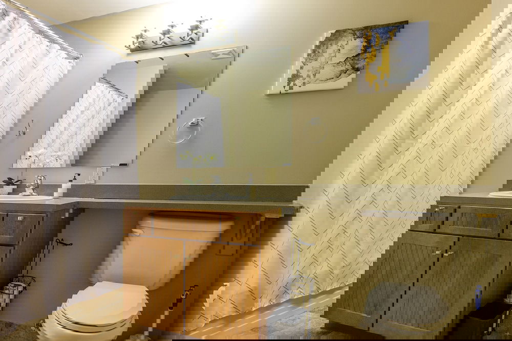 Frontdesk - 2015 East 4th Street Apts Downtown Cleveland - thumb 6