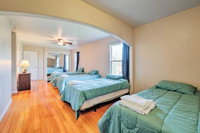 Event Friendly Cali Retreat with Indoor Balcony