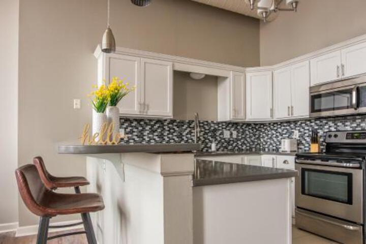 Rustic 1BR Apt In Downtown - thumb 4