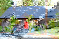 Wolf Den Walk to Private Beach Remodeled Fenced in Back Yard