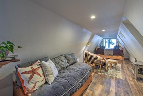 Mid Century Modern Cabin W / Puget Sound Vistas - thumb 2