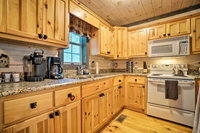 Pet Friendly Epworth Escape w / Deck  Hot Tub