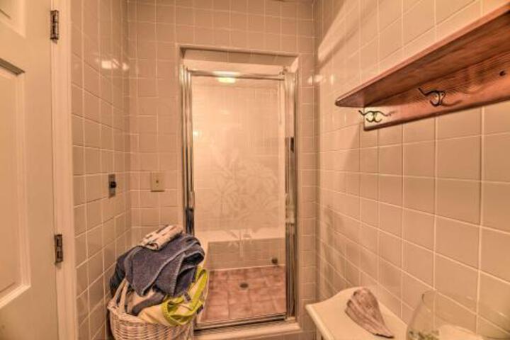 Large Beachfront Home With Boardwalk & Elevator - thumb 4