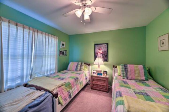 Large Beachfront Home With Boardwalk & Elevator - thumb 0