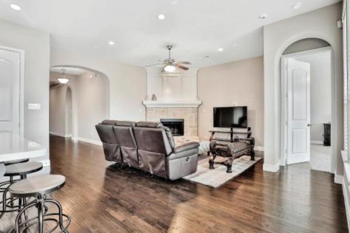 Frisco Star Retreat - thumb 1