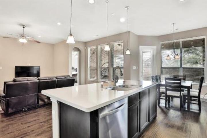 Frisco Star Retreat - thumb 6