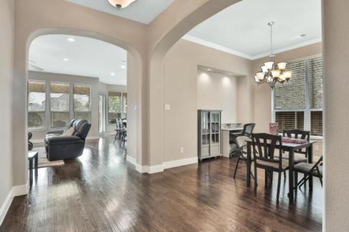 Frisco Star Retreat - thumb 3