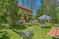Sweet Fairytale Cottage in Roscoe with Yard