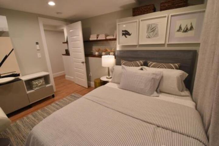 Gorgeous Unique 3BR / 3BA Duplex North End (M G) - thumb 6