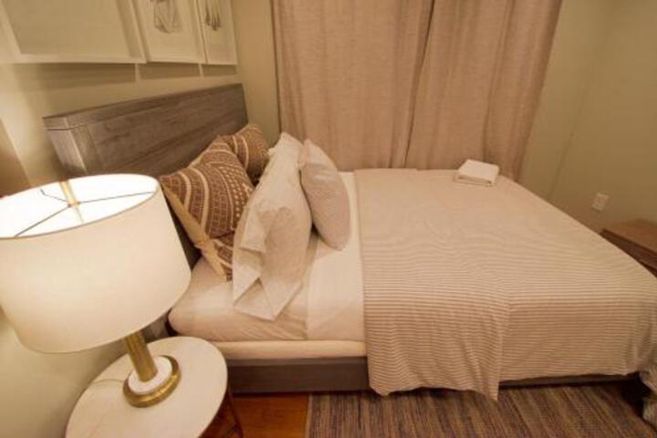 Gorgeous Unique 3BR / 3BA Duplex North End (M G) - thumb 1