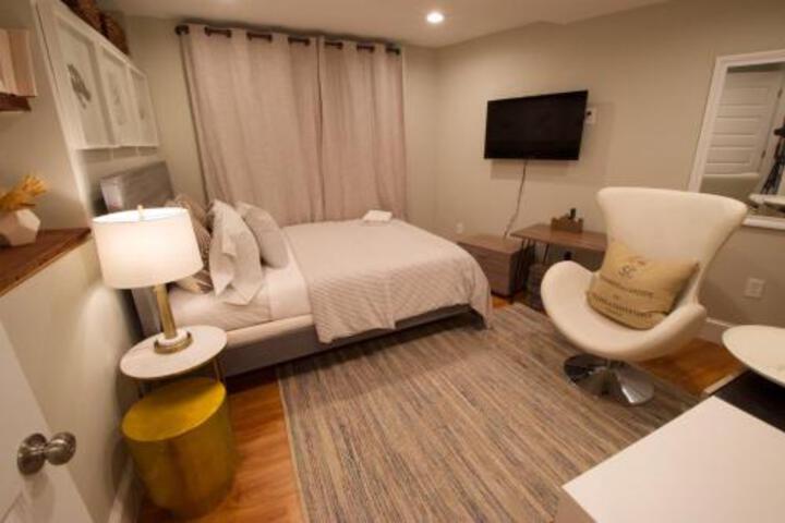 Gorgeous Unique 3BR / 3BA Duplex North End (M G) - thumb 4