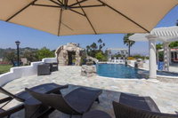 699 SALE LUXURY VILLA W / POOL HOT TUB  MORE