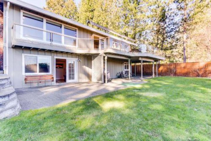 Mt. Rainier View From Lake Morton - thumb 4