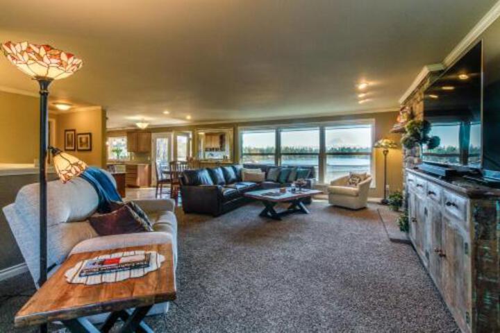 Mt. Rainier View From Lake Morton - thumb 5