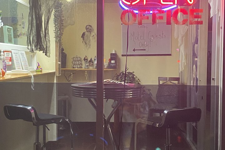 Auburn Motel - thumb 5