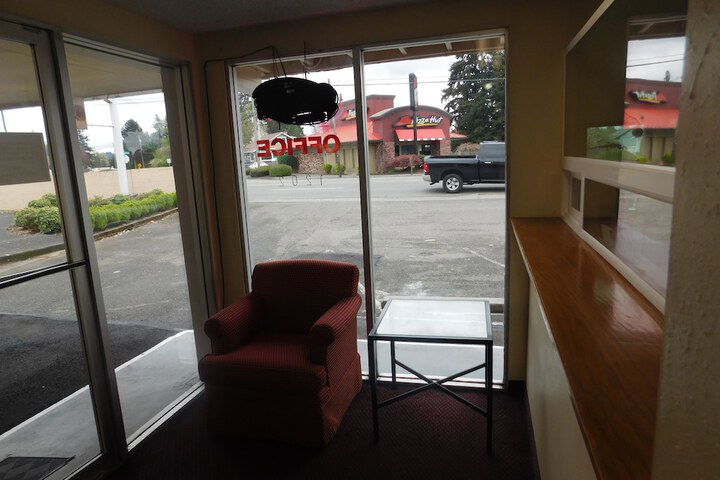 Auburn Motel - thumb 3