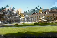 7 Gables Inn  Suites