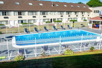 Admiralty Inn  Suites