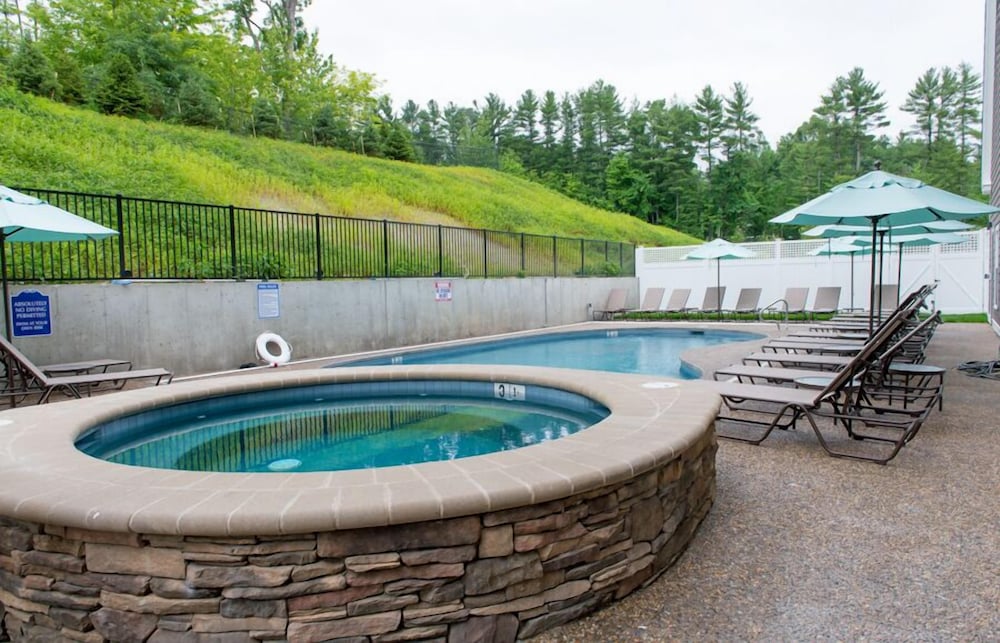 The Bedford Village Inn - thumb 1