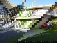 7 Springs Inn  Suites