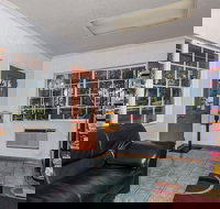 Howard Johnson by Wyndham Santa Cruz Beach Boardwalk - Accommodation Michigan