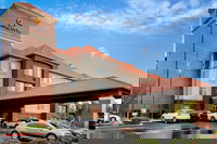 La Quinta Inn  Suites by Wyndham Fresno Riverpark