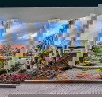 La Quinta Inn  Suites by Wyndham Naples Downtown - Accommodation Michigan