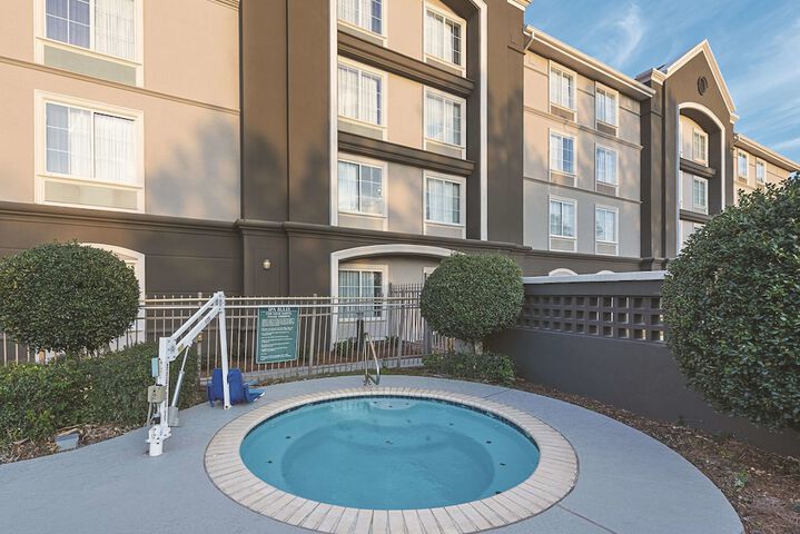 La Quinta Inn & Suites By Wyndham Shreveport Airport - thumb 7