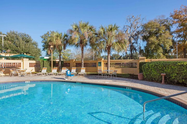 La Quinta Inn & Suites By Wyndham Ocala - thumb 3