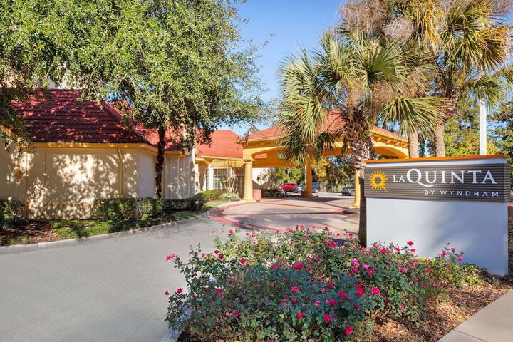 La Quinta Inn & Suites By Wyndham Ocala - thumb 1