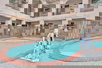 Super 8 by Wyndham Montgomery/ Lake Conroe