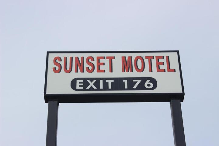 Sunset Motel - thumb 3