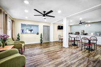 Super 8 by Wyndham Manning