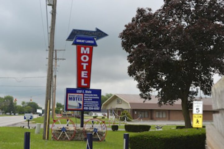 Great Lakes Motel - thumb 0