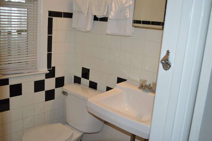 Great Lakes Motel - thumb 5